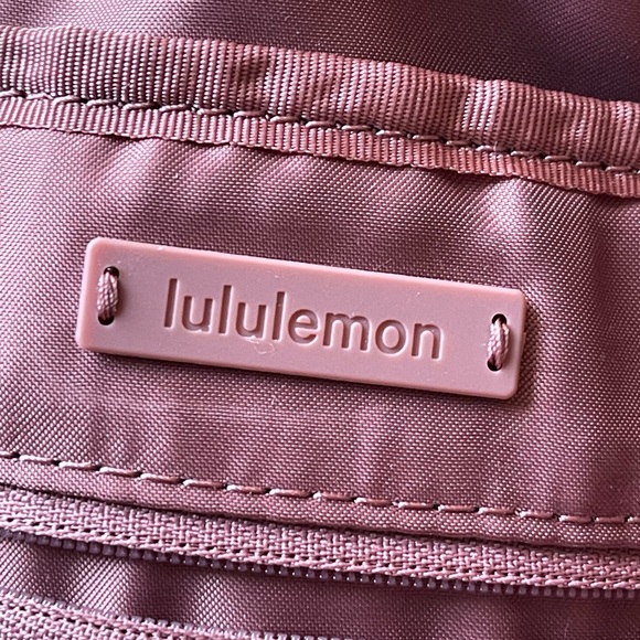 Lululemon Gathered Handle Gym Bag Vol 14L in Spiced Chai ( mauve pink ) - Picture 14 of 15